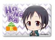 「『ヤマノススメ サードシーズン』バーベキューパーティーin山の日」で販売される「トレーディングイベントピンバッジ」。