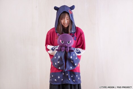 「きゃるうぇあ 英霊礼装 フォーリナー/葛飾北斎」と「Fate/Grand Order ととさま ぬいぐるみ」。