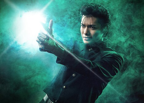 崎山つばさ扮する浦飯幽助。(c)舞台「幽☆遊☆白書」製作委員会 (c)Yoshihiro Togashi 1990年-1994年