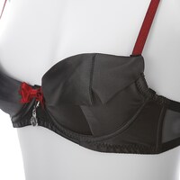 「セバスチャン・ミカエリスモデル ランジェリーセット」