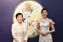 左から萩尾望都、仙名彩世。