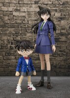 「S.H.Figuarts 毛利 蘭」と「S.H.Figuarts 江戸川 コナン」。