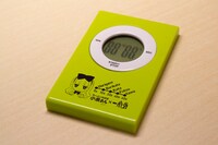 「小泉さん LOVES 一風堂 4人娘セット」のキッチンタイマーは、3色のうちの1つがランダムで付いてくる。