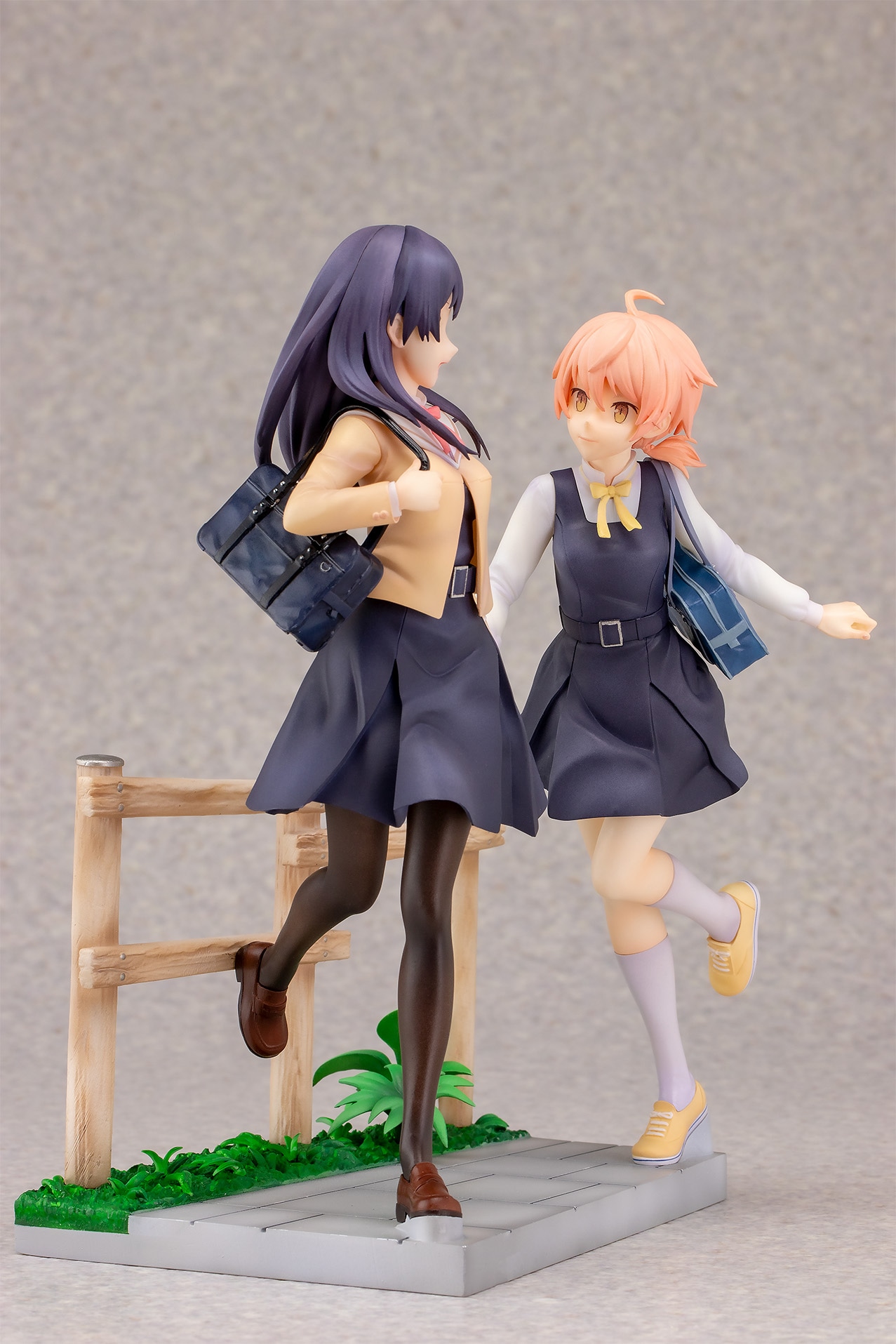 「やがて君になる『小糸侑＆七海燈子』 1/8スケール 塗装済み完成品フィギュア」