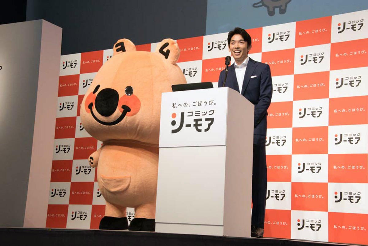 左からヨムビー、内海宏之氏。