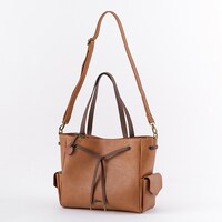 スペインモデルのバッグ。