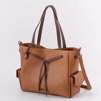 スペインモデルのバッグ。