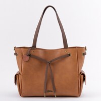 スペインモデルのバッグ。