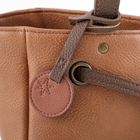 スペインモデルのバッグ。