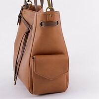 スペインモデルのバッグ。