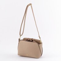 南イタリアモデルのバッグ。