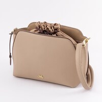 南イタリアモデルのバッグ。