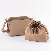 南イタリアモデルのバッグ。