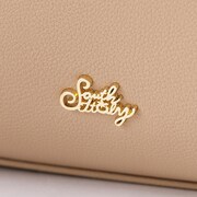 南イタリアモデルのバッグ。