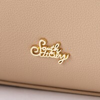 南イタリアモデルのバッグ。