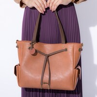 スペインモデルのバッグの使用イメージ。