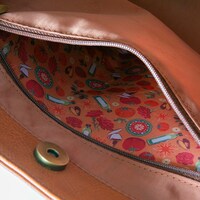 スペインモデルのバッグ。