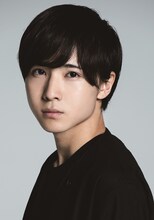 フランツ・デピネー男爵役の前嶋曜。