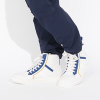 「ARIAカンパニー モデル ハイカットスニーカー」着用イメージ