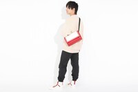 「姫屋 モデル ショルダーバッグ」「姫屋 モデル ハイカットスニーカー」着用イメージ