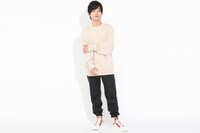 「姫屋 モデル ショルダーバッグ」「姫屋 モデル ハイカットスニーカー」着用イメージ