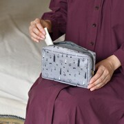 スクエアポーチの使用イメージ。