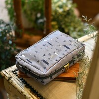 スクエアポーチ