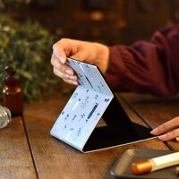 スタンドミラーの使用イメージ。