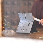 スタンドミラーの使用イメージ。