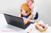 「PCクッション アイカツ！あかりちゃん」の使用イメージ。