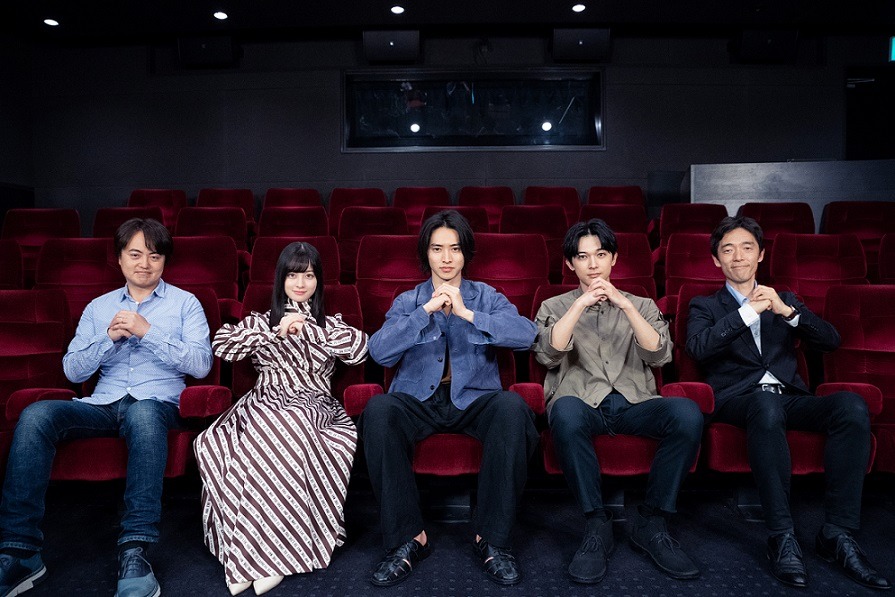 左から松橋真三プロデューサー、橋本環奈、山崎賢人、吉沢亮、佐藤信介監督。