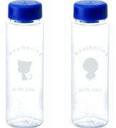 コラボグッズのウォーターボトル。