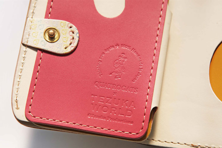 「鉄腕アトム」と「小さいふ。」のコラボモデル。