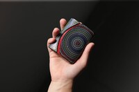 「鉄腕アトム」と「小さいふ。」のコラボモデル（ペケーニョ Rainbow）。