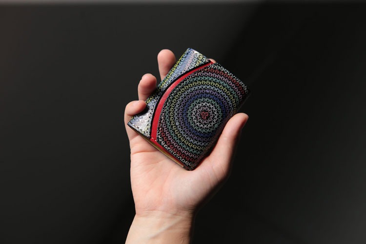 「鉄腕アトム」と「小さいふ。」のコラボモデル（ペケーニョ Rainbow）。