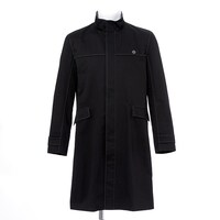 「主人公モデル コート」