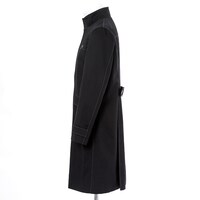 「主人公モデル コート」