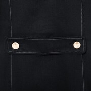 「主人公モデル コート」