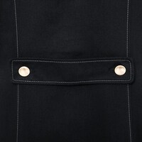 「主人公モデル コート」