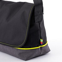 「主人公モデル メッセンジャーバッグ」