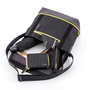 「主人公モデル メッセンジャーバッグ」