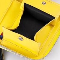 「主人公モデル 財布」