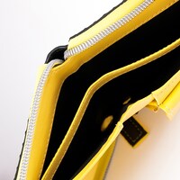 「主人公モデル 財布」