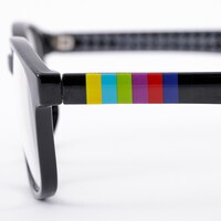 「主人公モデル メガネ」