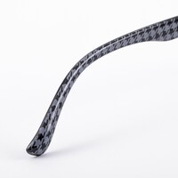 「主人公モデル メガネ」