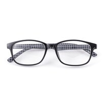 「主人公モデル メガネ」