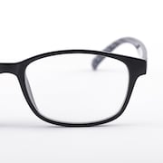 「主人公モデル メガネ」