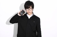 「ペルソナ4」をイメージしたアイテムの着用イメージ。