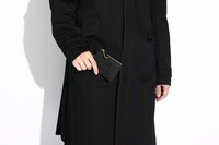 「ペルソナ4」をイメージしたアイテムの着用イメージ。