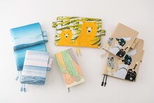 右端が松本大洋のイラストをデザインした手帳カバー「ぼくとマンガ」。